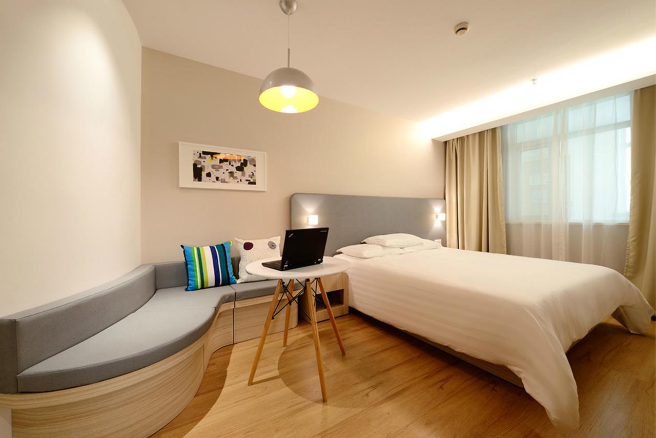 Hanting Express Changxing Island Phoenix Town