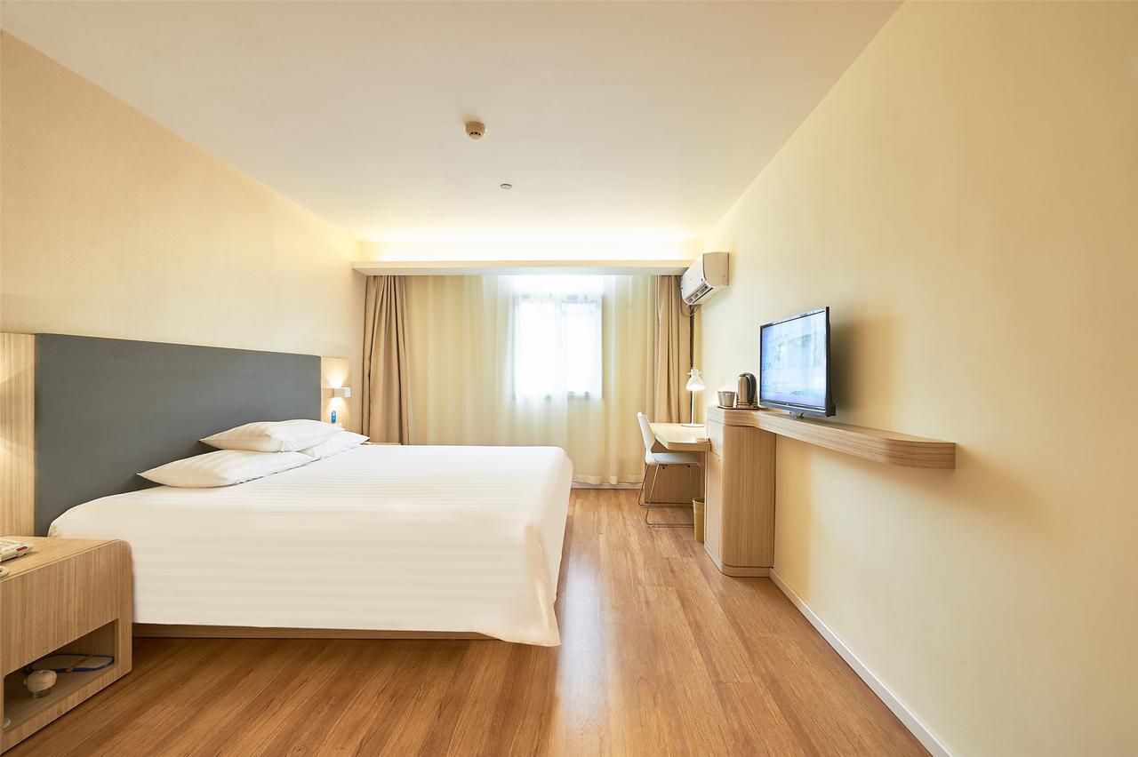 Hanting Express Changxing Island Phoenix Town 2*