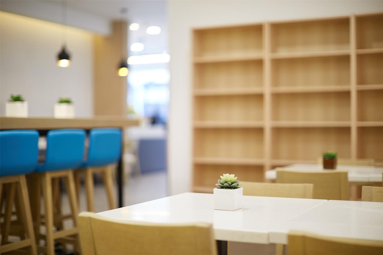 Hanting Express Changxing Island Phoenix Town Hotel Shanghai