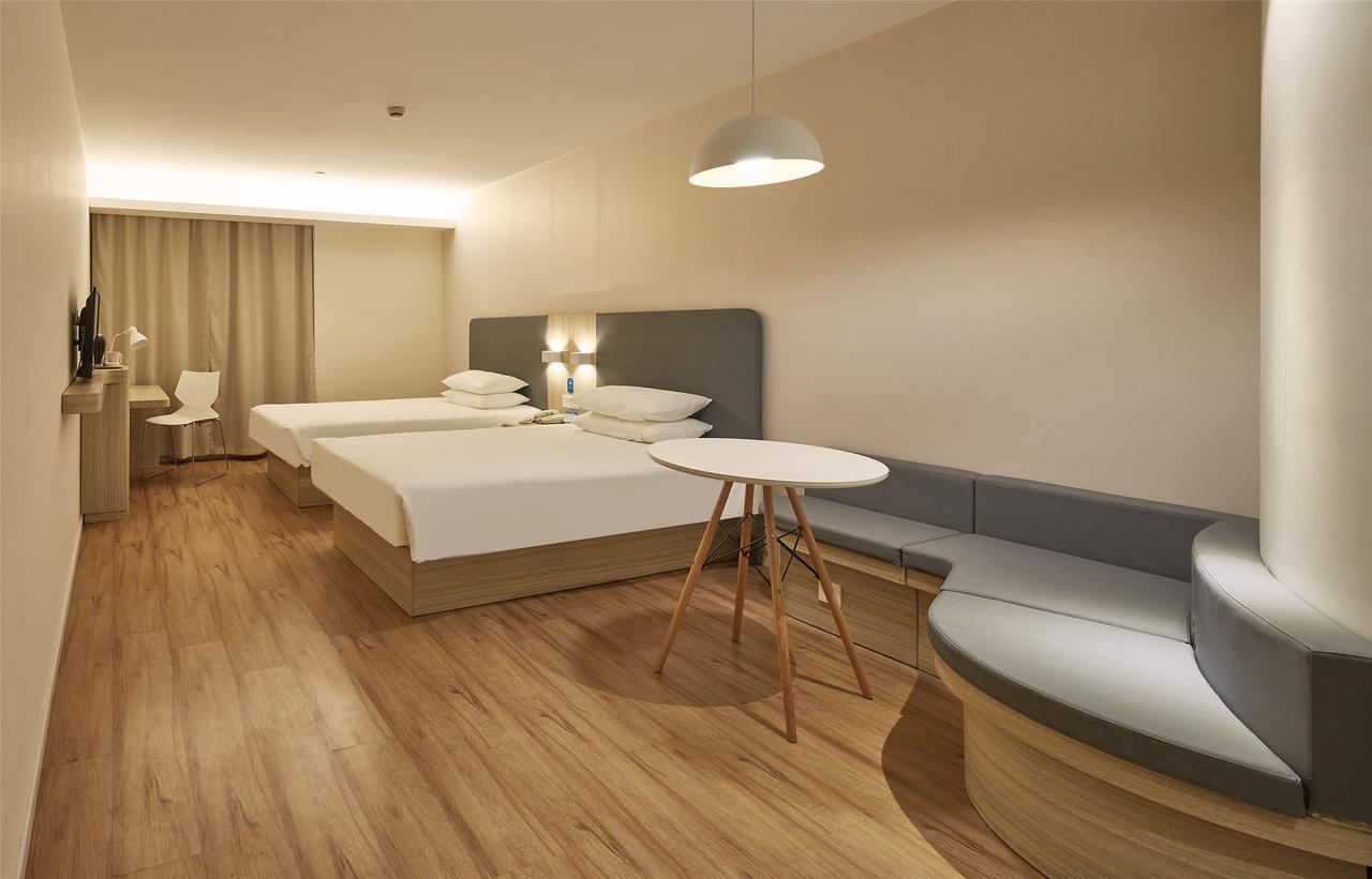 Hanting Express Changxing Island Phoenix Town 2* Shanghai